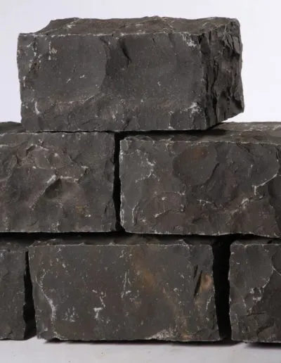Basalt CN Black, genau geschlagen – Produkt von Natursteine Dayan