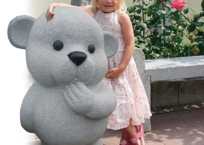 Teddy Groß stehend – Produkt von Natursteine Dayan